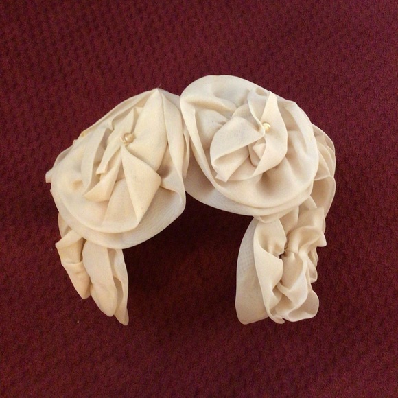 Accessories - Vintage Creme Floral Headpiece